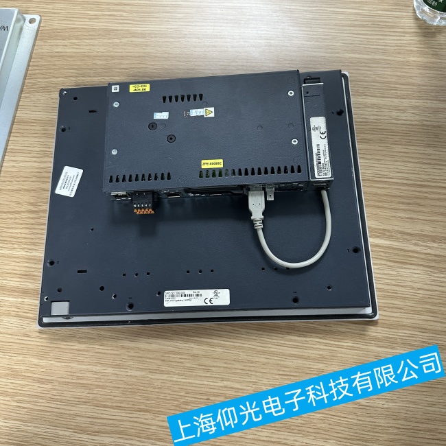 深圳貝加萊觸摸屏5PP120.0571-27通電后反復(fù)閃屏不開(kāi)機(jī)故障維修2小時(shí)快修